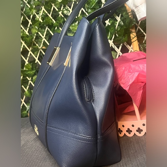 Jones New York Signature  Pacific Navy Harper Four Poster Satchel🔥 - Picture 3 of 13